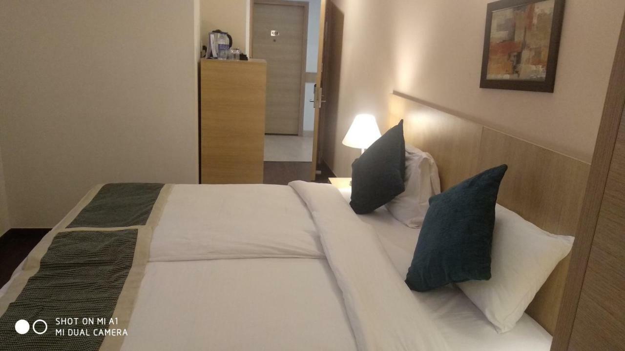 Starlit Suites Neemrana Ngoại thất bức ảnh