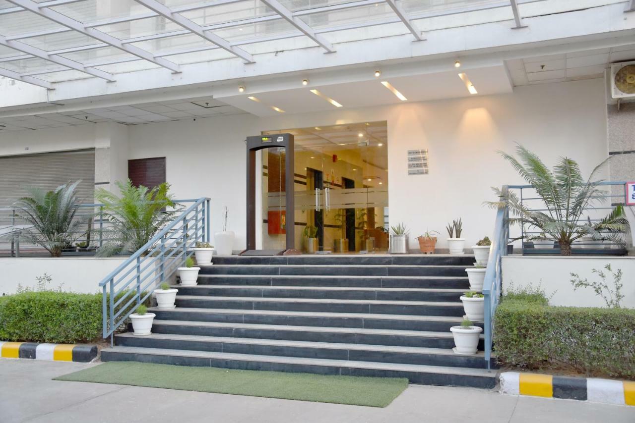 Starlit Suites Neemrana Ngoại thất bức ảnh